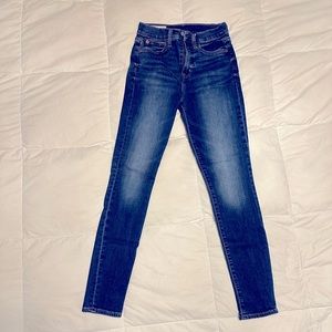 NWOT GAP True skinny high rise 25 / 0R